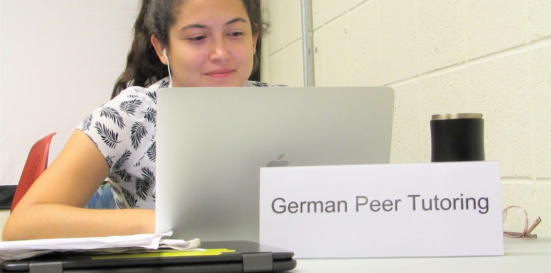 Gabriela, former German peer tutor and UIC graduate