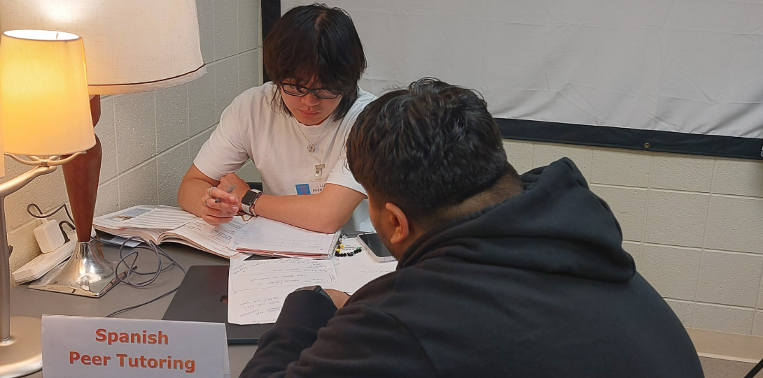 Peer Tutor Jason helps a tutee with Spanish